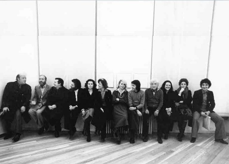 Da sinistra Dorazio, Guarnieri, Bompieri, Matino, Nannicini, Palazzoli, Chicca Ghiringhelli, Zappettini, Nigro, Morales, un’amica, Olivieri, Galleria Il Milione, 1974